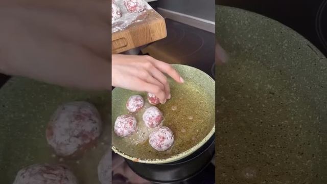 Спагетти с вкусными фрикадельками🍝