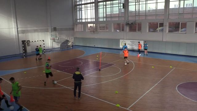 Показове тренування проводить Анатолій Бузнік. Всеукраїнський футбольний форум смотреть онлайн