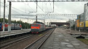 "Искра из под колеса" Электровоз ВЛ10У-1010 с грузовым поездом, ст. Рыбацкое