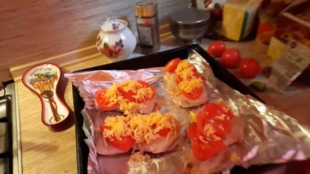 Мясо по французски Сын дегустирует, кошка следит смотреть онлайн