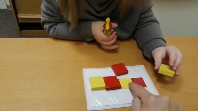 Конструирование дорожки и домика для куклы по схеме