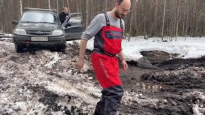 Разбитая дорога к озеру Великое.