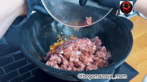 Очень вкусная картошка. Картошка с куриными потрошками. Картошка в казане. Картошка в соусе.
