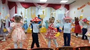 Осенний праздник. Вход