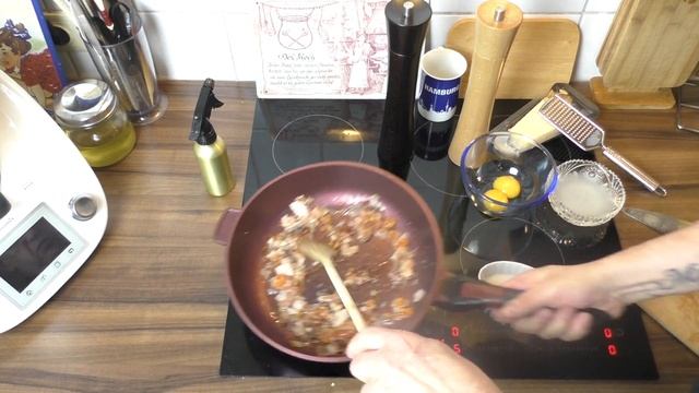 Spaghetti Carbonara Original wie beim Italiener mit Porchetta Ei und Parmesan, Hausmannskost,