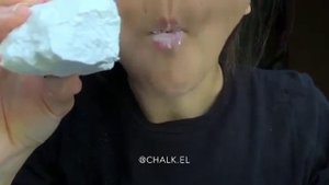 Природный мел Новичок в мокром виде. Асмр. Хруст мелом. Пищевой мел. Мелоежка.