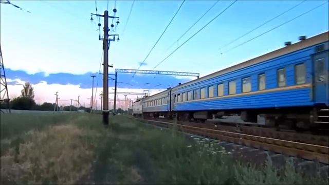 Электровоз ЧС2-576 с пассажирским поездом №322 Мариуполь-Харьков