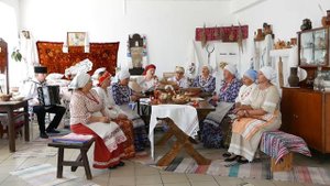 «Пид копитом каминь триснув» (Фольклорный коллектив "Околица")