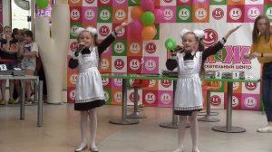 Ковалевские Маргарита и Кристина, 02.09.2019  "Песенка первоклашки" - слова и музыка Анны Петряшево