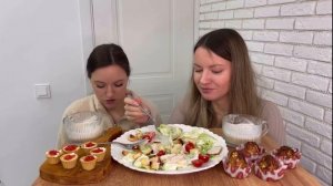 МУКБАНГ САЛАТ ЦЕЗАРЬ ТАРТАЛЕТКИ С ИКРОЙ МУРАВЕЙНИК ДЕСЕРТMUKBANG MUKBANG CAESAR SALAD