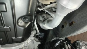 Тойота Ленд Крузер Прадо 120 после антикоррозийной обработки. на этапе сборки