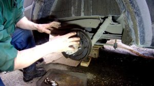 Как снять задние тормозные колодки УАЗ патриот, правильно.