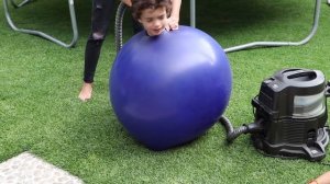 Giant Balloon Challenge :) | Yo soy Santi