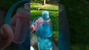Бутылка для воды с дозатором и пшикалкой