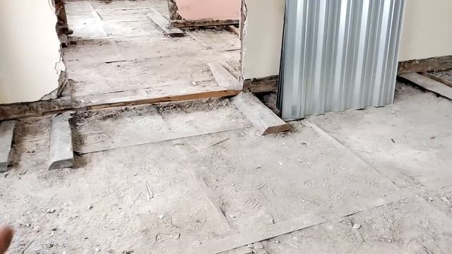 Основные причины не делать полный демонтаж в старом фонде. Электрика только по полу. смотреть онлайн