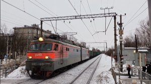 Грозный тифон от 49-летнего электровоза ВЛ10-1801 с грузовым поездом, пл. Понтонная