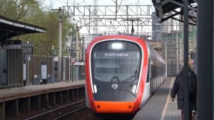 Смена поколений! Электропоезда ЭД4М-0071 и ЭГЭ2Тв-018 «Иволга 3.0» на платформе Сортировочная