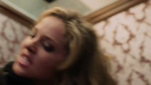 woman fight kill man