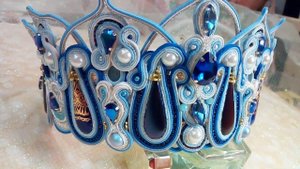 Кокошник в сутажной технике.