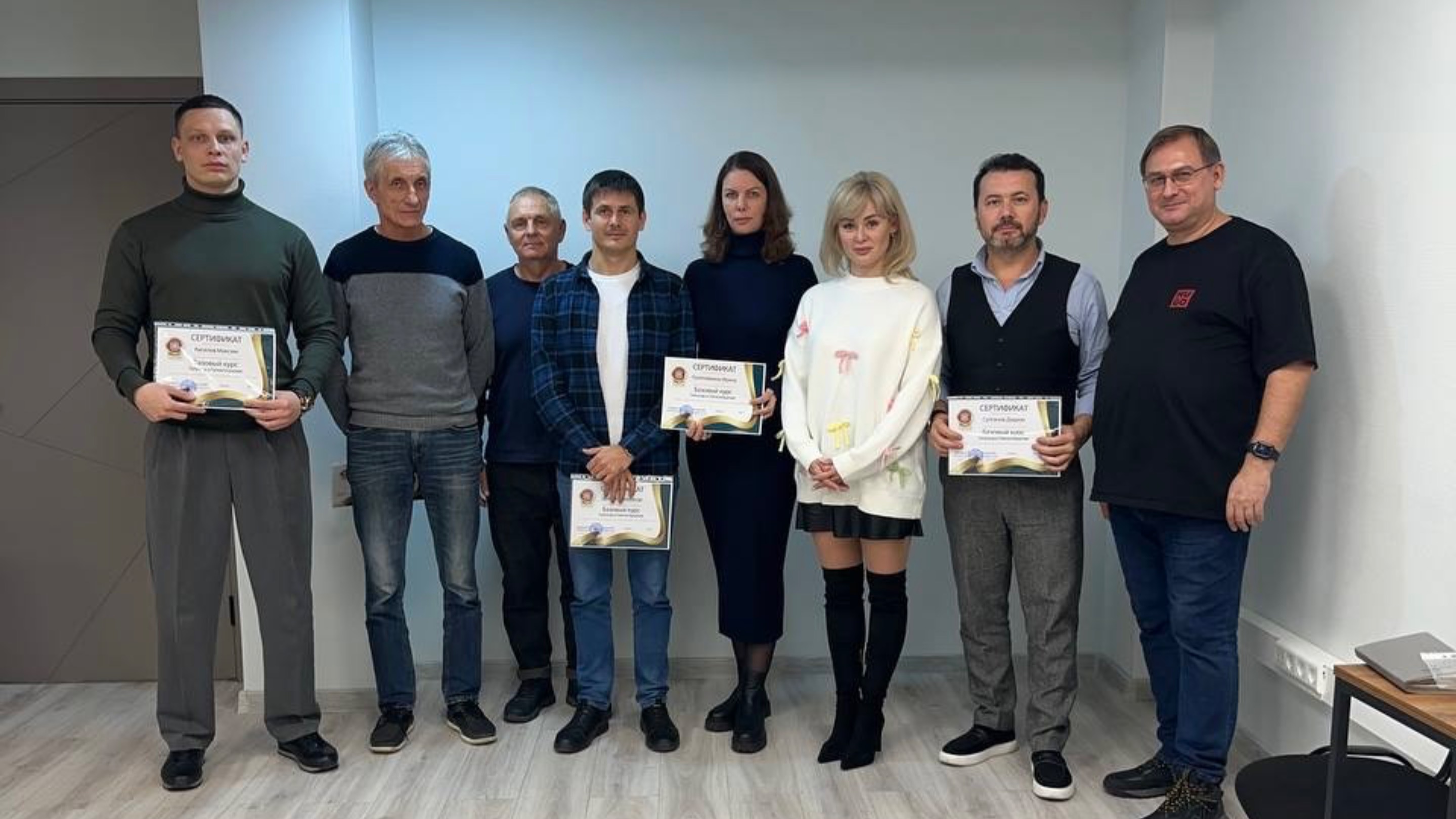 Методы быстрого погружения в гипноз.
Классический курс гипноза.
Http://oskinaelena.ru/