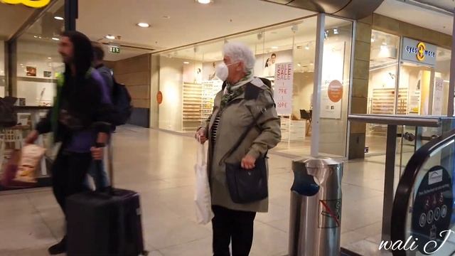 Walking In LEIPZIG CENTRAL STATION 2022 || Leipzig Hbf Germany🇩🇪 Stasiun kreta terbesar di Leipzig смотреть онлайн