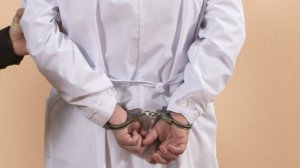 «Стучала в двери, кричала о помощи»: фельдшера судят из-за смерти ребенка в Челябинске