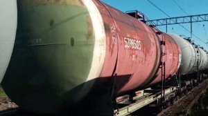 Электровоз ВЛ10У-749 с грузовым поездом выходит со ст. Шушары