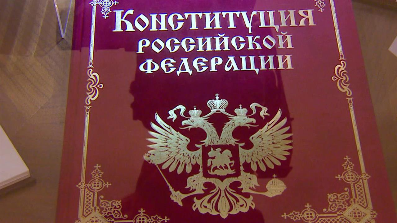 Владимир Путин в День Конституции вручит государственные награды выдающимся россиянам