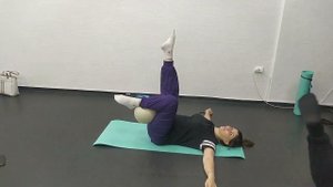 Лечебная физкультура с мячиком для пилатеса