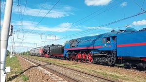 Тепловоз 2ТЭ116У-0211 с паровозами ЛВ-0182,П36-0027,СУ-213-58