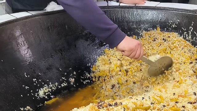 Плов Патруль в The Plov где плов готовит Ошпаз Абдулла 