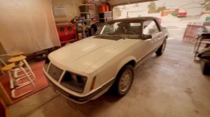 Oh no a flat tire! 1983 Mustang GLX