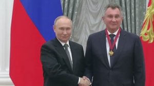 Вручение награды директору РНЦХ им. акад. Б.В. Петровского