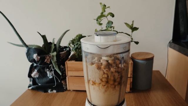 EASY homemade Hummus смотреть онлайн