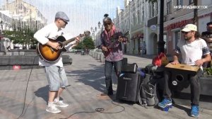 Владивосток уличные музыканты Eric Clapton - Tears in Heaven (19 июня 2020).