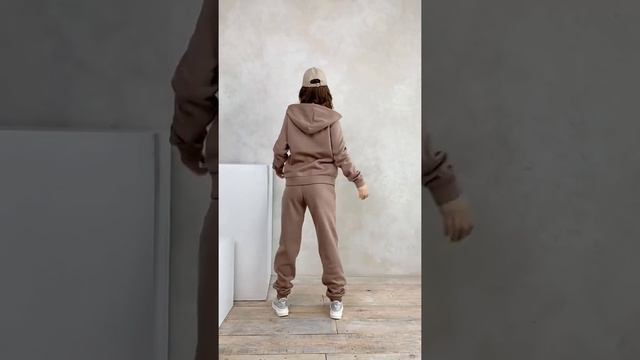 Бежевый однотонный костюм на флисе смотреть онлайн