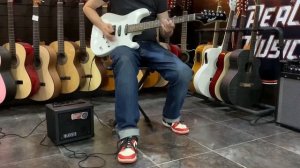 Пример звучания электрогитары Superstrat и Моделирующего комбоусилителя