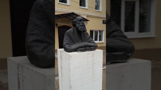 Московский Сократ. Философ всеобщего дела Николай Фёдоров. Памятник в Боровске.