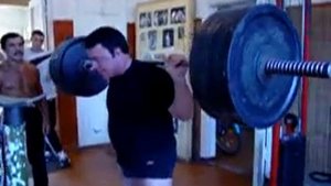 Видео Кашпировский 71 год присед 180 кг   Сайт для бодибилдеров  атлетов  пауэрлифтеров
