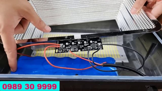 Đèn pha năng lượng mặt trời - Đèn pha 300w hàng chính hãng luôn luôn có sự khác biệt