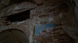 "Расколи кусок дерева — и Я буду там, подними камень — и там найдёшь Меня»
