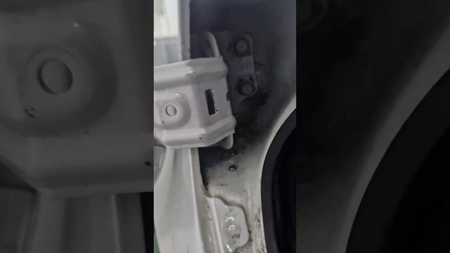 как приклепать лючок rav 4 XA40 #авто #toyota #rav4 #покраскаавтомобиля