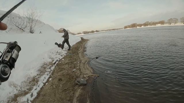 Ловля Окуня зимой. Рыбалка на Москва реке. Fishing.