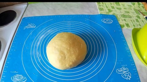 Лучшее тесто для домашних пельменей. Лепить из него одно удовольствие.