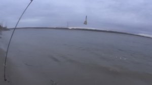 РЫБАЛКА НА СУДАКА В ШТОРМ! КЛЁВ ТОЛЬКО НАЧАЛСЯ, НО ОПЯТЬ ПРИШЛОСЬ СВАЛИВАТЬ ПО-БЫСТРОМУ!