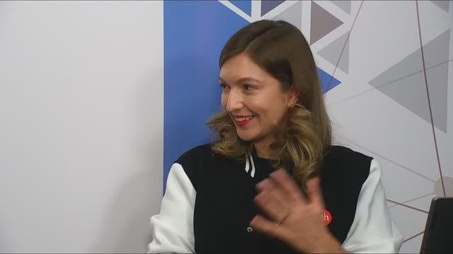 Если вам так или иначе нужно оценивать сотрудников, то лучше сразу заходить в автоматизацию