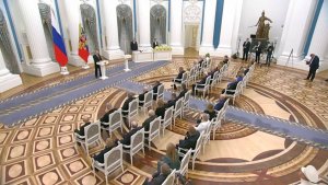 Путин поблагодарил российских журналистов за объективность и веру в Россию