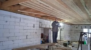 Подшивка чернового потолка своими руками. В одиночку.