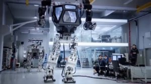 Корейский четырехметровый робот с пилотом внутри