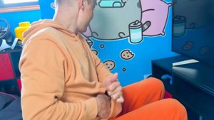 Папа построил себе секретную комнату